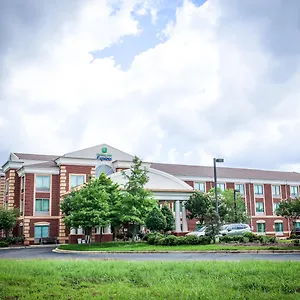 holiday-express-suites-memphis-germantown-an-ihg-hotel.memphishotelsnow.com/